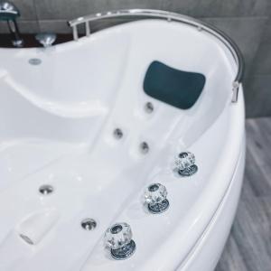 Deluxe Suite with Spa Bath