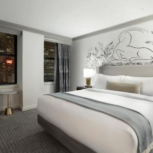 Guest room, 1 King, City view