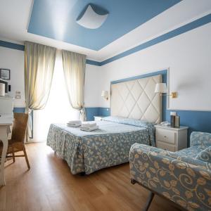 Triple Room with Partial Sea View