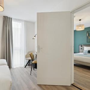 Communicating Suite (2 Studios)
