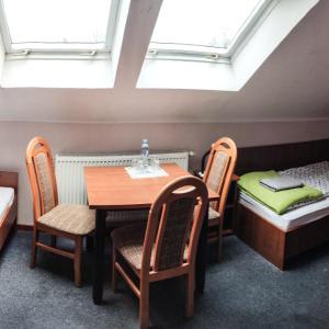Economy Triple Room