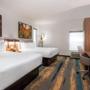 Deluxe Queen Room with Two Queen Beds - Non-Smoking