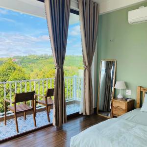 King Room with Mountain View