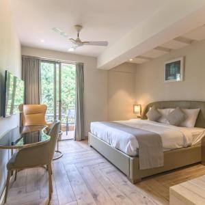 Winter Green Premium Room with Pool View