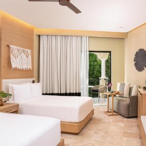 Double Junior Suite with Tropical View