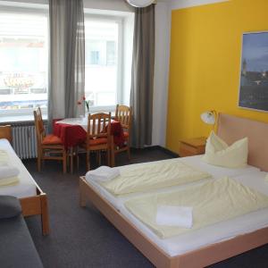 Basic Triple Room with Shared Bathroom