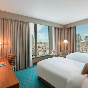 Executive Twin Room with City View and Club Lounge Access