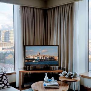 Corner Suite City View With Lounge Access