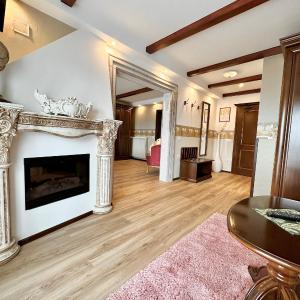 Suite with Pool View