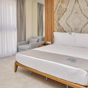 Deluxe Suite with Spa Bath