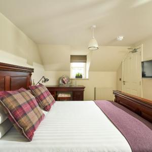 Queen Room (Uah Lodge)