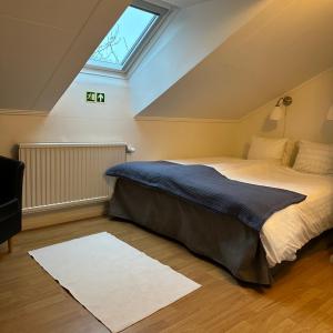 Small Double Room with Shared Bathroom