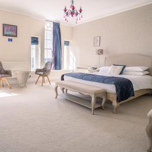 Deluxe King Suite