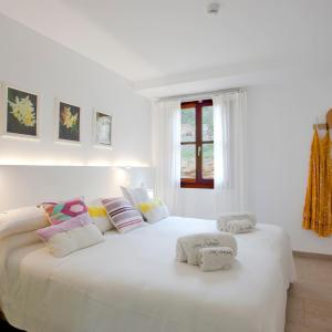 Deluxe One-Bedroom Apartment
