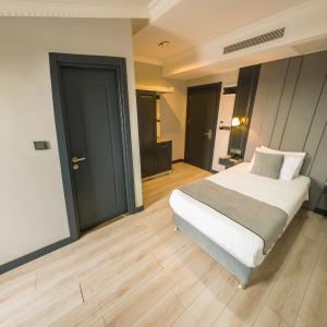 Single Room with Terrace