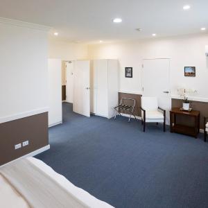 Studio with Spa Bath