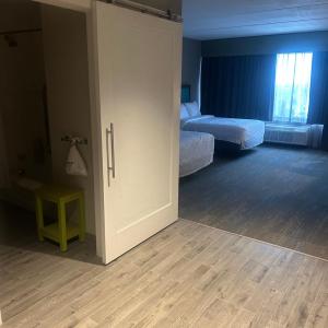 Queen Room with Two Queen Beds - Hearing Access/Non-Smoking