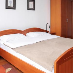 One-Bedroom Apartment with Free Parking