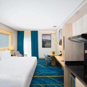 Three Bedroom Pool View Apartment