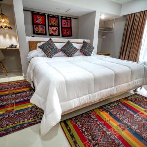 Junior Suite with Pool View