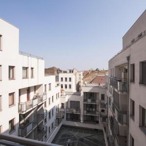 Studio (3 Adults)