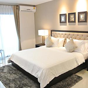 King Room with Balcony
