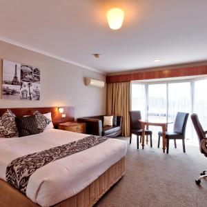 Executive Queen Room with Spa Bath 