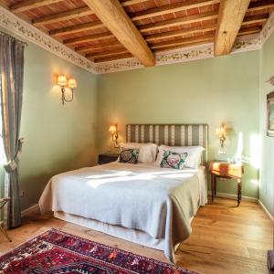 Deluxe Double Room with Shower