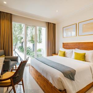 Superior Double or Twin Room with Pool View