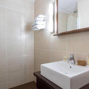 Standard Twin Room - Hill Side