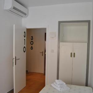 Single Room with Shared Bathroom