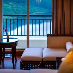 Lake View Deluxe Twin Room