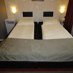 Double Room with Balcony and Garden View
