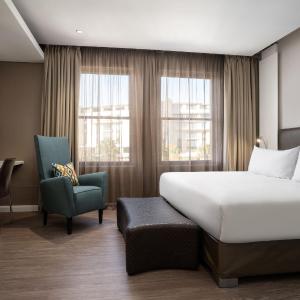 Large Deluxe Guest Room with King Bed