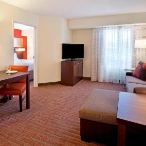 One-Bedroom Queen Suite with Sofa Bed - Mobility/Hearing Accessible with Transfer Shower