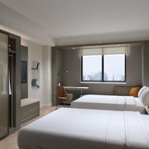 Queen Room with Two Queen Beds - Hearing Accessible