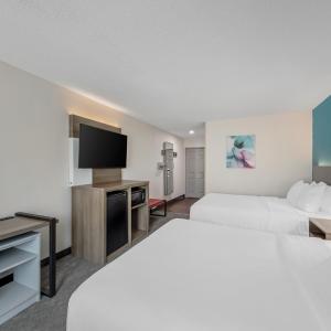 Queen Room with Two Queen Beds - Non-Smoking