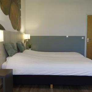 Family Two-Bedroom Suite with Bathtub