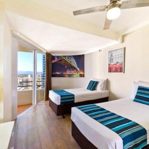 Deluxe Three-Bedroom Apartment