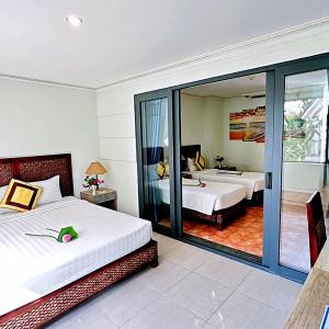 Deluxe Family Room