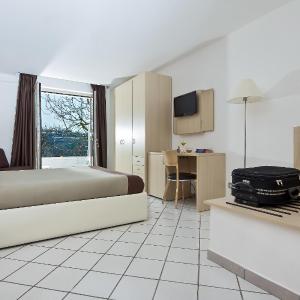 Family Room (2 Adults + 1 Child)