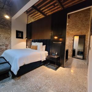Superior King Suite