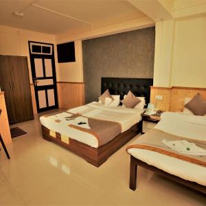 Basic Triple Room with Shared Bathroom