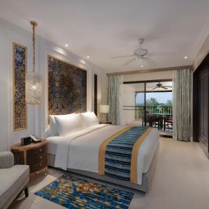 Two-Bedroom Apartment with Balcony and Resort View