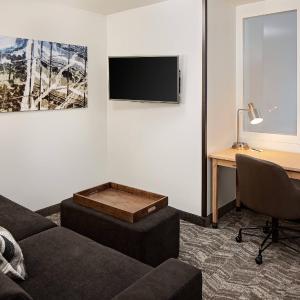 Studio with Two Queen Beds, Bathtub and Trundle Sofa - Mobility Access