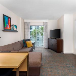 One-Bedroom Suite with Balcony