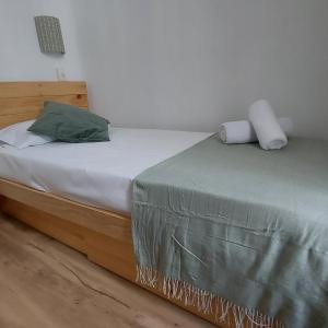 Single Room with Shared Bathroom