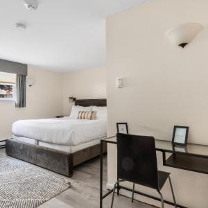 Beverly Premium King Studio- Basement Level