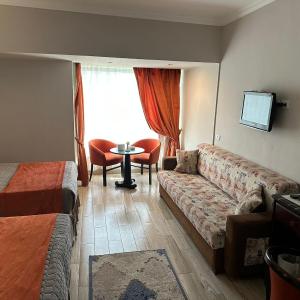 Superior Triple City View Room