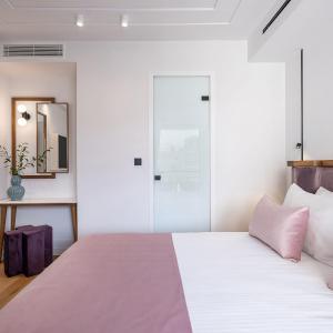 Petite Double Room